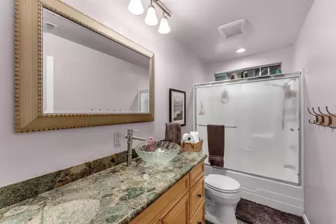 Bath - 14965 Oak Knoll Dr, Red Bluff, CA 96080 photo 4 of 4