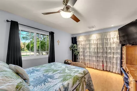 Bedroom - 14965 Oak Knoll Dr, Red Bluff, CA 96080 photo 4 of 6