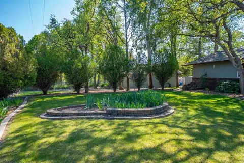 Exterior - 14965 Oak Knoll Dr, Red Bluff, CA 96080 photo 8 of 16