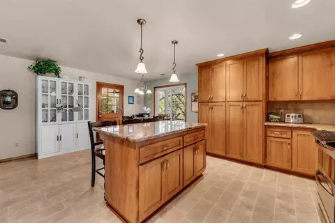Kitchen - 14965 Oak Knoll Dr, Red Bluff, CA 96080 photo 3 of 4