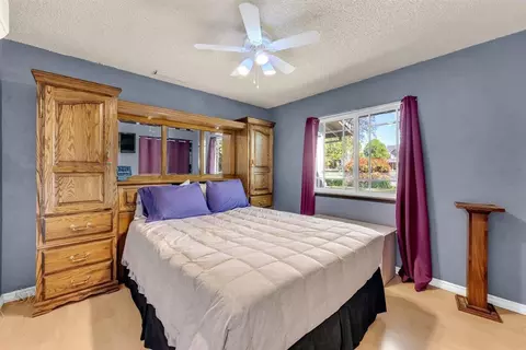 Bedroom - 14965 Oak Knoll Dr, Red Bluff, CA 96080 photo 6 of 6