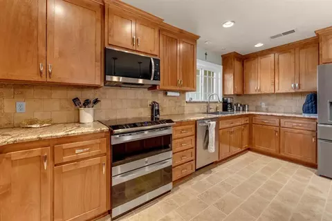 Kitchen - 14965 Oak Knoll Dr, Red Bluff, CA 96080 photo 1 of 4
