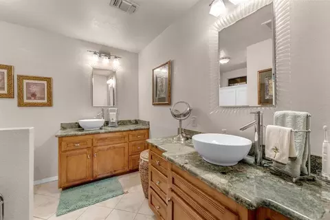 Bath - 14965 Oak Knoll Dr, Red Bluff, CA 96080 photo 1 of 4