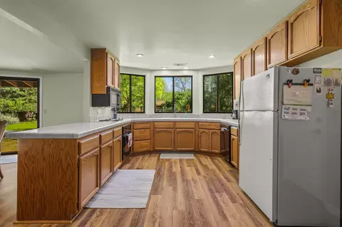 21082 Oak Knoll Rd, Redding, CA 96003 photo 9