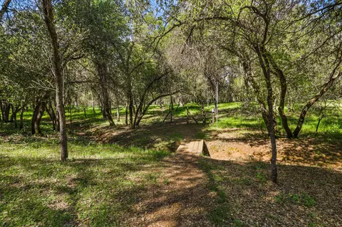 21082 Oak Knoll Rd, Redding, CA 96003 photo 37