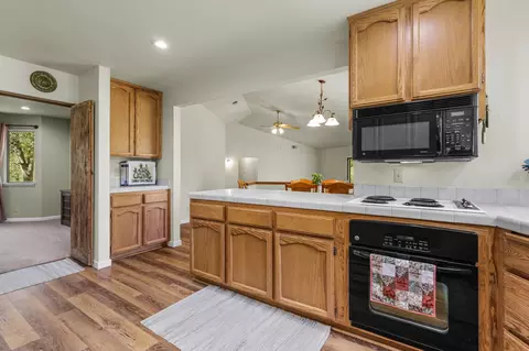 21082 Oak Knoll Rd, Redding, CA 96003 photo 11