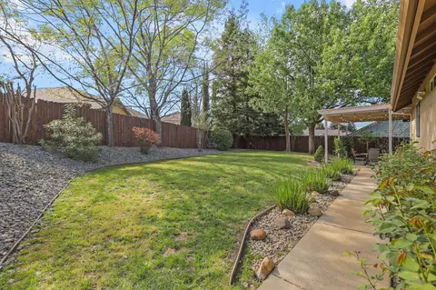 Exterior - 672 Reddington Dr, Redding, CA 96003 photo 7 of 13
