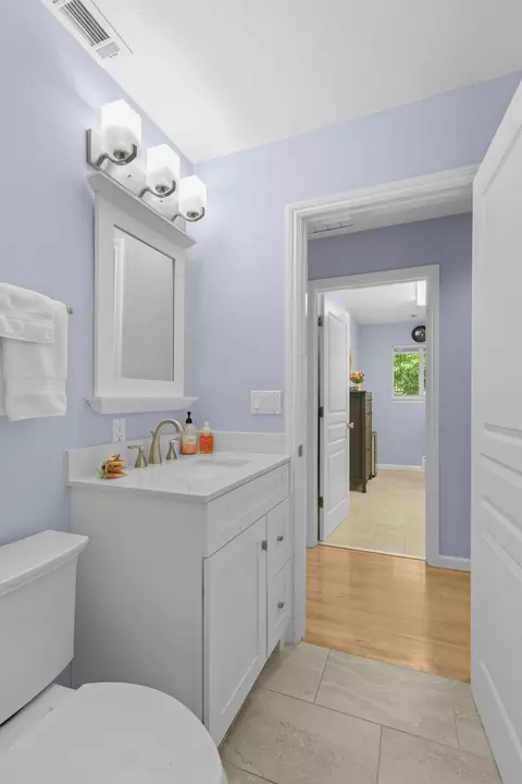 Bath - 672 Reddington Dr, Redding, CA 96003 photo 3 of 9