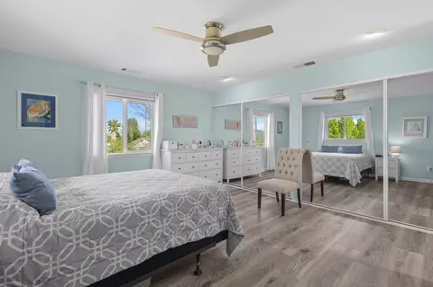 Bedroom - 672 Reddington Dr, Redding, CA 96003 photo 6 of 7