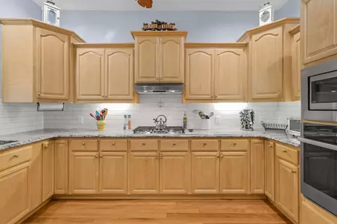 Kitchen - 672 Reddington Dr, Redding, CA 96003 photo 4 of 5