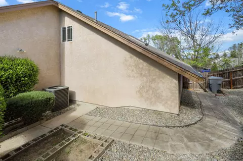 Exterior - 672 Reddington Dr, Redding, CA 96003 photo 11 of 13