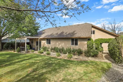 Exterior - 672 Reddington Dr, Redding, CA 96003 photo 6 of 13