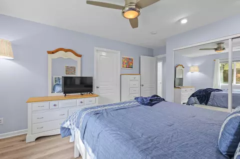 Bedroom - 672 Reddington Dr, Redding, CA 96003 photo 4 of 7