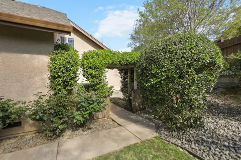 Exterior - 672 Reddington Dr, Redding, CA 96003 photo 8 of 13