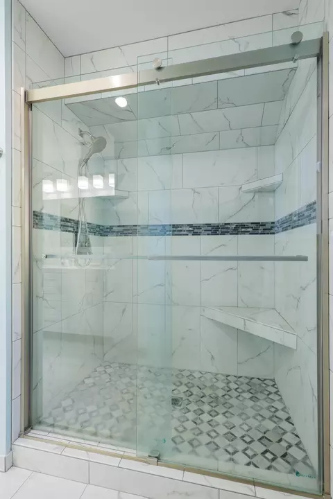 Bath - 672 Reddington Dr, Redding, CA 96003 photo 6 of 9
