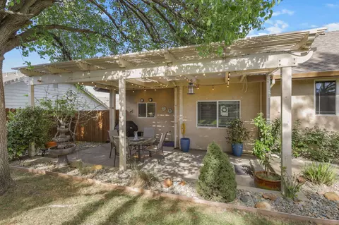 Exterior - 672 Reddington Dr, Redding, CA 96003 photo 4 of 13