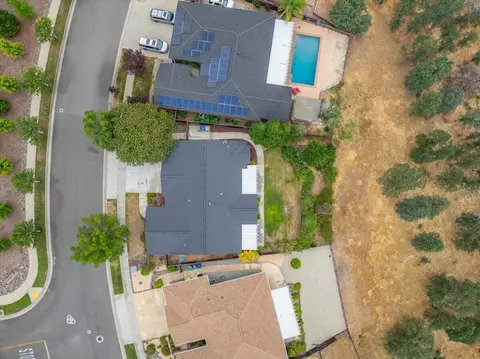 592 Mill Valley Pkwy, Redding, CA 96003 photo 2