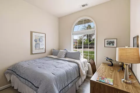 Bedroom - 1289 River Ridge Dr, Redding, CA 96003 photo 5 of 7