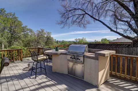Exterior - 1289 River Ridge Dr, Redding, CA 96003 photo 6 of 22