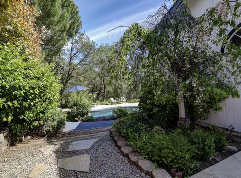Exterior - 1289 River Ridge Dr, Redding, CA 96003 photo 19 of 22