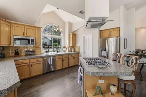 Kitchen - 1289 River Ridge Dr, Redding, CA 96003 photo 4 of 4