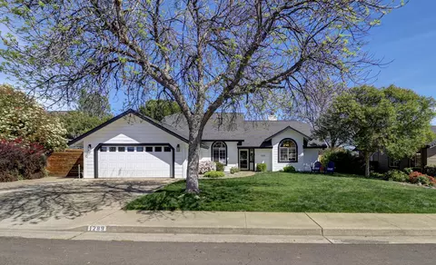Exterior - 1289 River Ridge Dr, Redding, CA 96003 photo 2 of 22