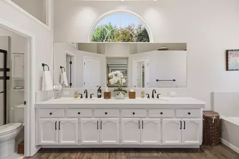 Bath - 1289 River Ridge Dr, Redding, CA 96003 photo 1 of 6