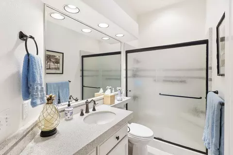Bath - 1289 River Ridge Dr, Redding, CA 96003 photo 6 of 6
