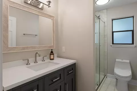Bath - 1688 El Capitan Dr, Redding, CA 96001 photo 1 of 4