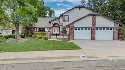 1688 El Capitan Dr, Redding, CA 96001