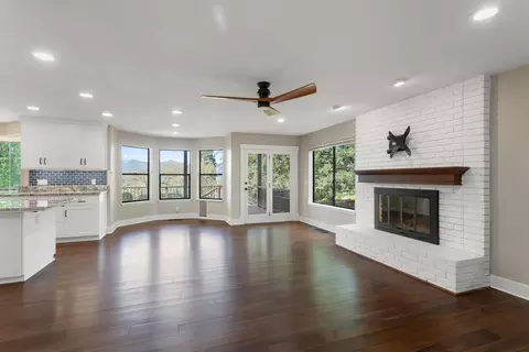 Living - 1688 El Capitan Dr, Redding, CA 96001 photo 10 of 14