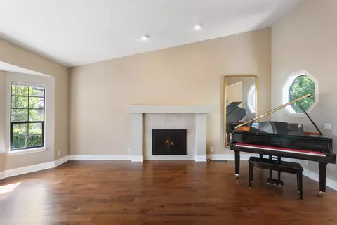 Living - 1688 El Capitan Dr, Redding, CA 96001 photo 3 of 14