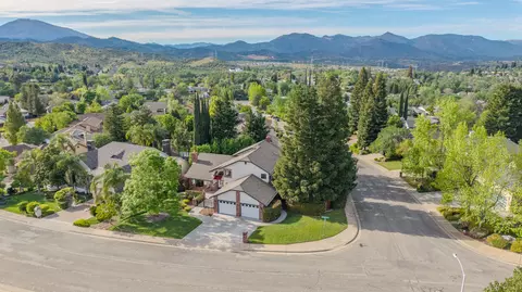 View/Area - 1688 El Capitan Dr, Redding, CA 96001 photo 3 of 7