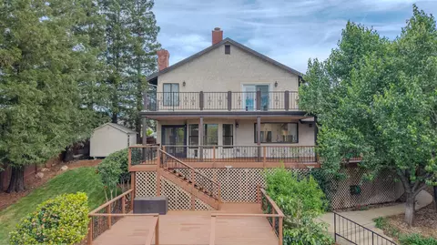 Exterior - 1688 El Capitan Dr, Redding, CA 96001 photo 11 of 15