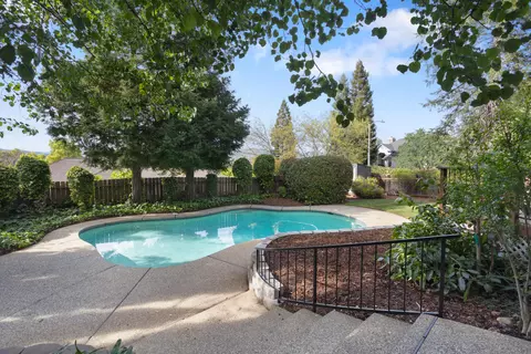 Exterior - 1688 El Capitan Dr, Redding, CA 96001 photo 14 of 15