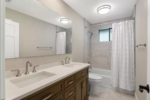 Bath - 1688 El Capitan Dr, Redding, CA 96001 photo 2 of 4
