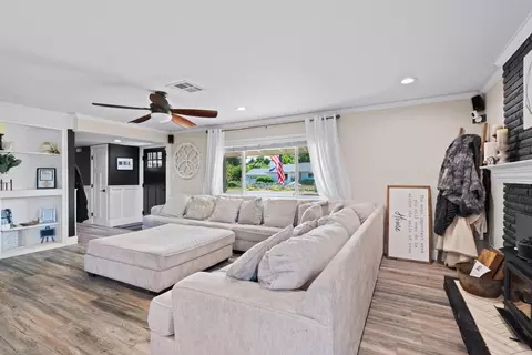 Living - 3689 Suzanne Way, Redding, CA 96002 photo 2 of 7