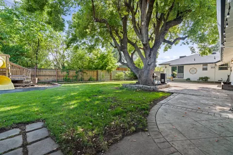 Exterior - 3689 Suzanne Way, Redding, CA 96002 photo 11 of 12