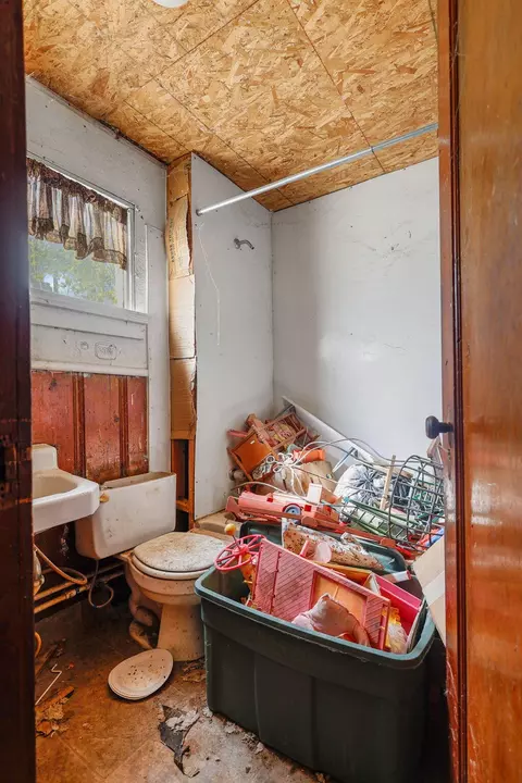 Bath - Undisclosed, Redding, CA 96001 photo 3 of 4