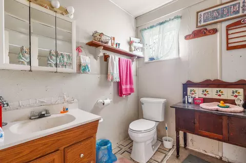 Bath - Undisclosed, Redding, CA 96001 photo 2 of 4