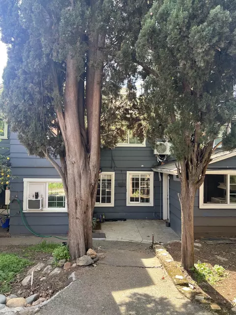 Exterior - 1129 Magnolia Ave, Redding, CA 96001 photo 3 of 7