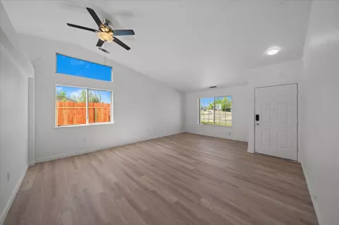 Living - 785 Mallard St, Redding, CA 96003 photo 2 of 8