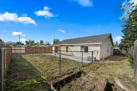 Exterior - 785 Mallard St, Redding, CA 96003 photo 7 of 8