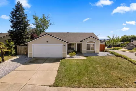 Exterior - 785 Mallard St, Redding, CA 96003 photo 2 of 8