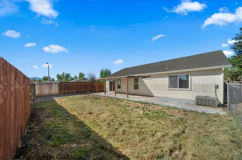 Exterior - 785 Mallard St, Redding, CA 96003 photo 6 of 8