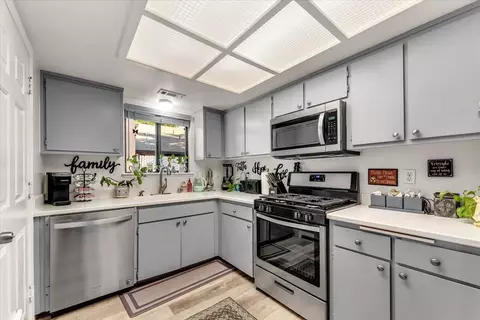 Kitchen - 2861 Shotwick Trl, Redding, CA 96002 photo 1 of 2