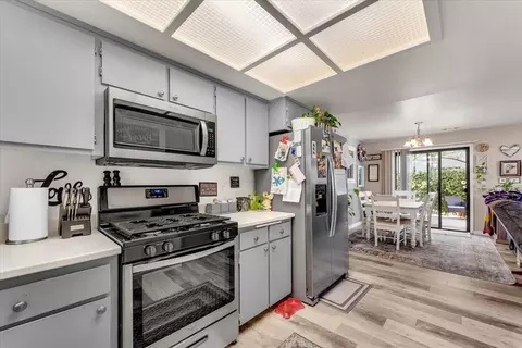 Kitchen - 2861 Shotwick Trl, Redding, CA 96002 photo 2 of 2