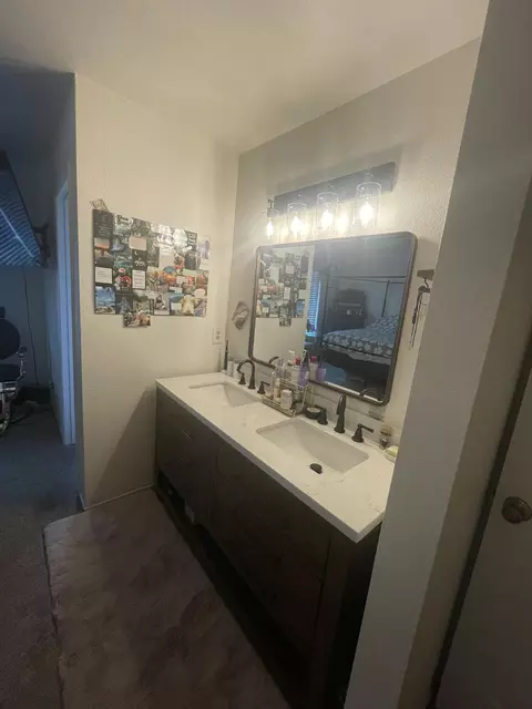 Bath - 200 Ridgetop Dr #25, Redding, CA 96003 photo 2 of 3
