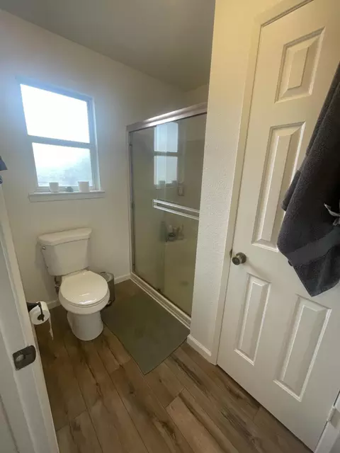 Bath - 200 Ridgetop Dr #25, Redding, CA 96003 photo 3 of 3