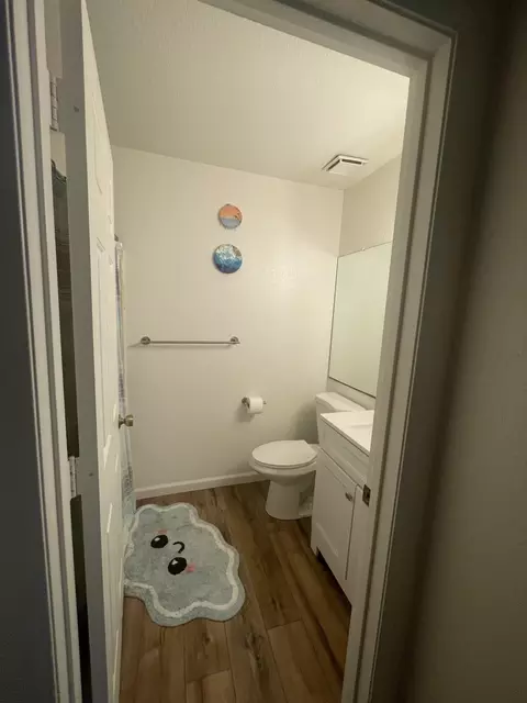 Bath - 200 Ridgetop Dr #25, Redding, CA 96003 photo 1 of 3